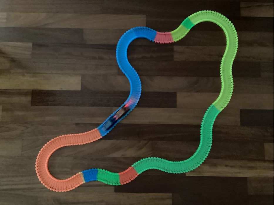 Boomerang Ball + Pista 220 piese (3m) Magic Tracks, fosforescente