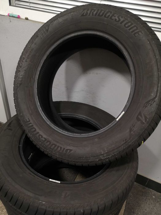 4бр 215/65/17 BRIDGESTONE 6,8мм грайфер дот:3820 +++