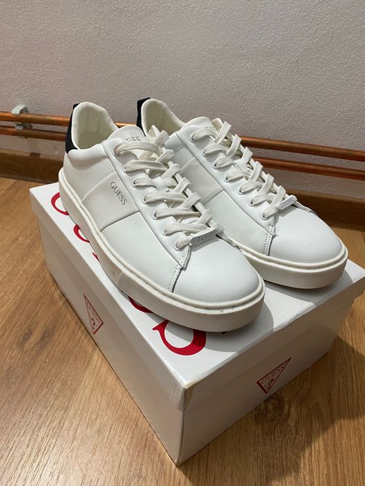 Adidași GUESS NR 44