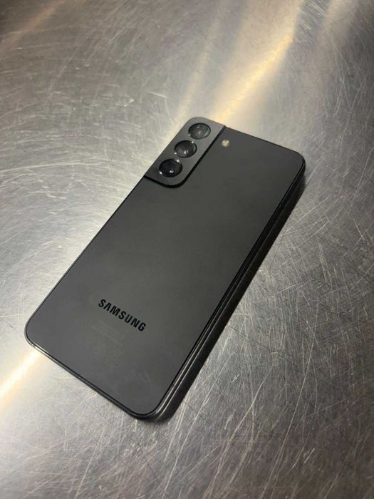 Продавам Samsung s22