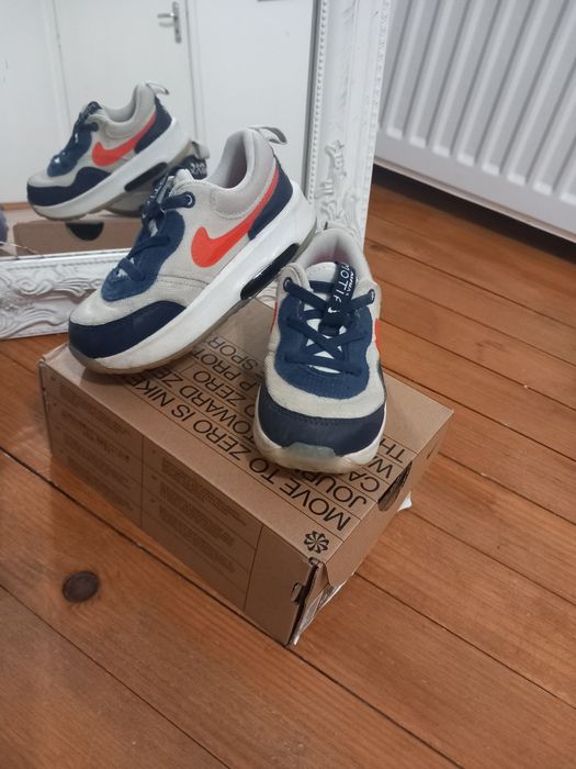 Маратонки Nike motif