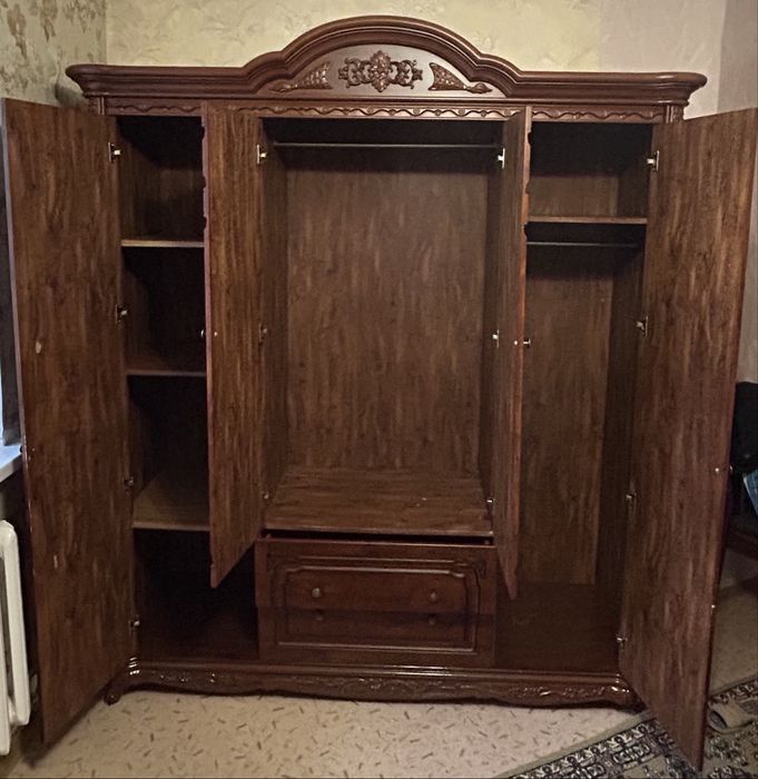 Продам шкаф деревяный лдсп