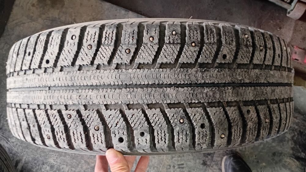 Комплект зимних шин