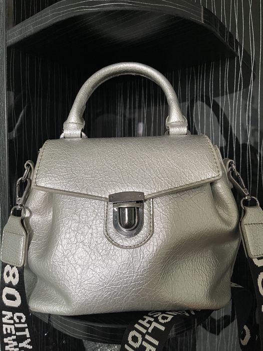 Продам сумки серебристого цвета