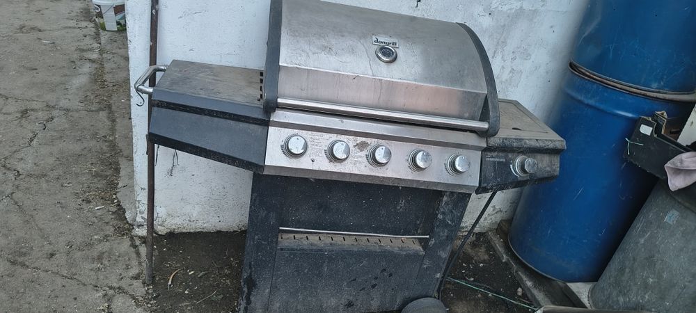 Grătar pe gaz dangrill