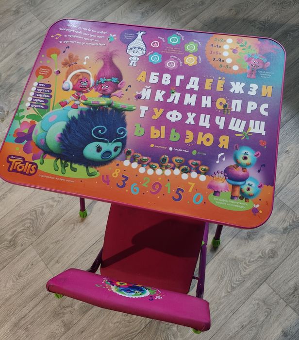 Продам комплект стол и стульчик