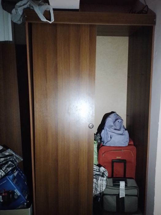 Продам  шкаф=прихожку   с   двумя  раздвижными  дверями