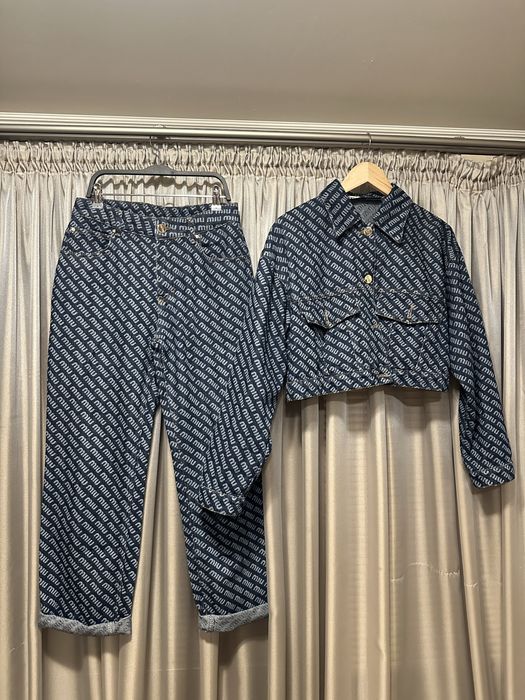 Три дамски комплекта