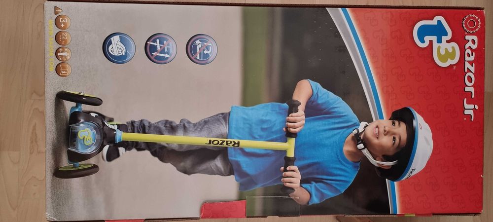 Нова детска тротинетка Razor Junior T3 детски скутер триколка