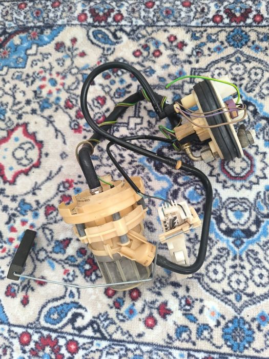 Продам бензостанция с бензанасосом Ауди Б4