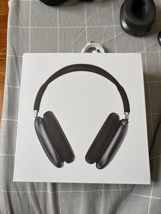 airpods max.