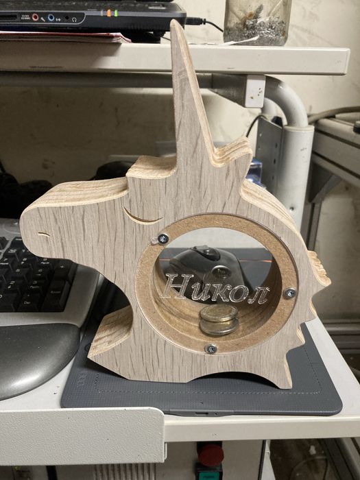 Рутерно рязане, гравиране и фрезоване на релефи.