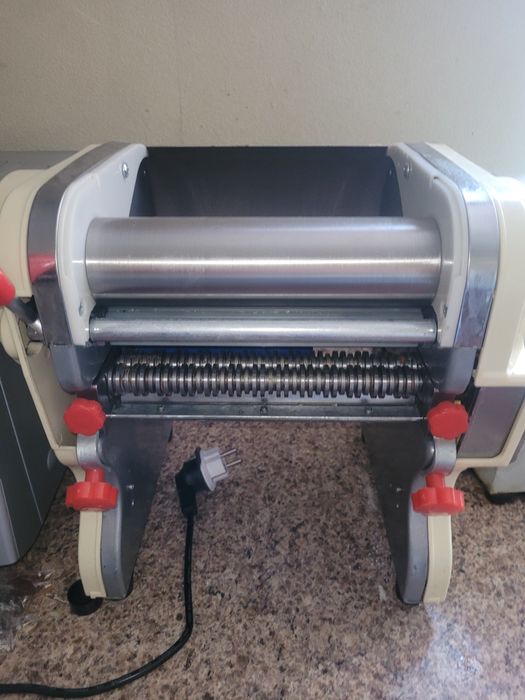 Продам тестораскатку, лапшарезку