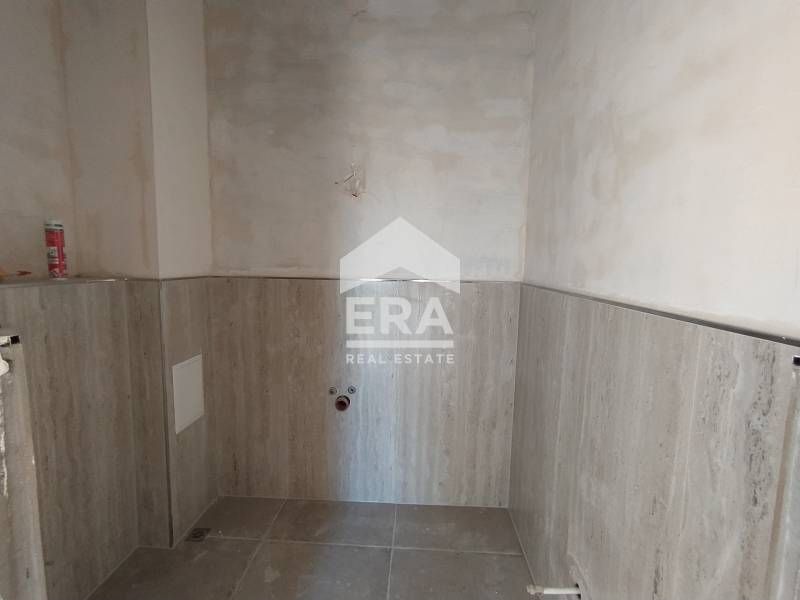 Двуетажна, завършена до ключ къща за продажба, в нов затворен тип комп