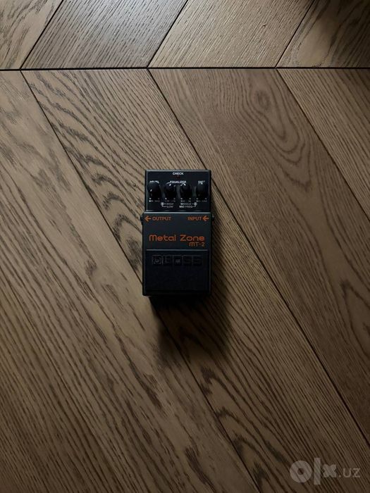 педаль Boss MT-2