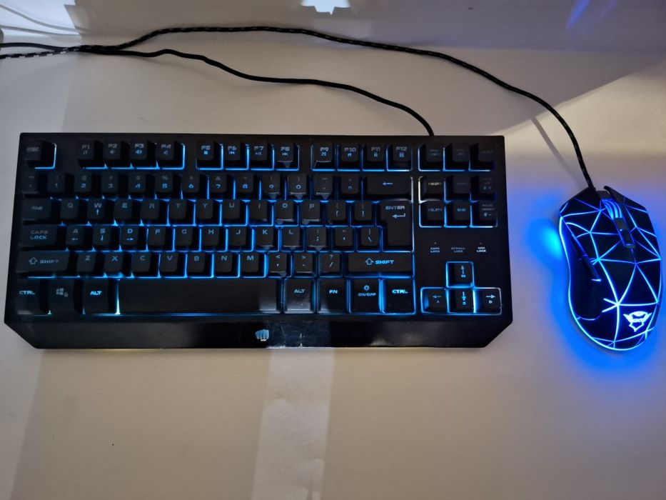 Tastatura Si mouse de gaming