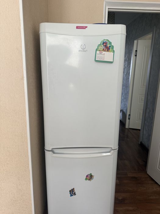 Холодильник indesit