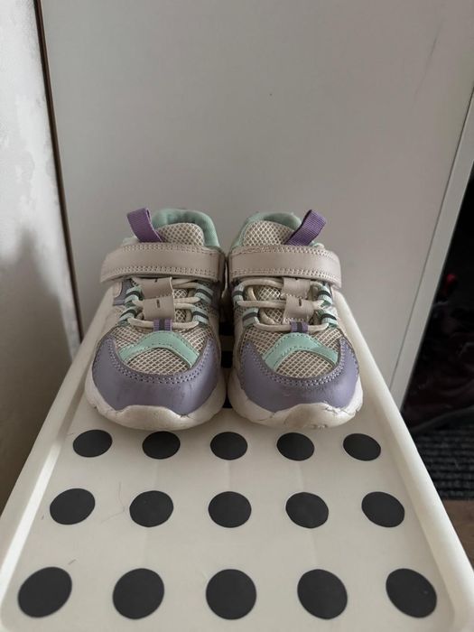 Продам кроссовки р 27-28