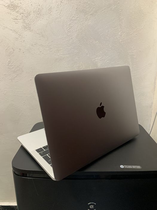 • Macbook Pro • 2017 •