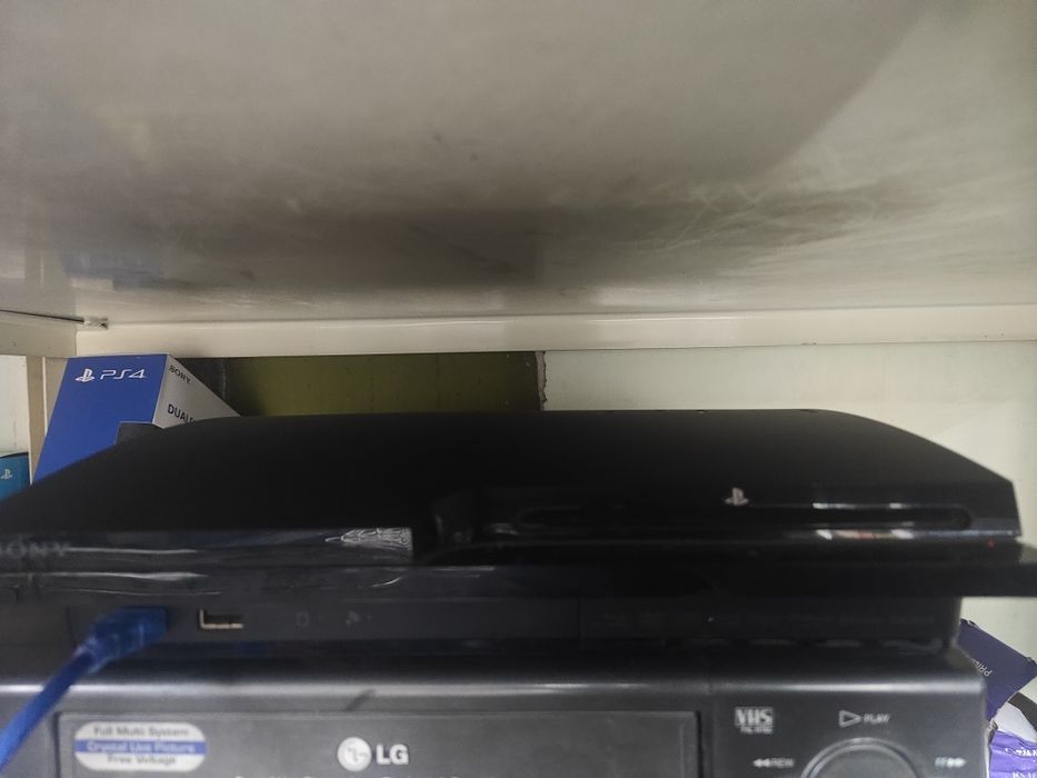 Продам игровую приставку Ps3