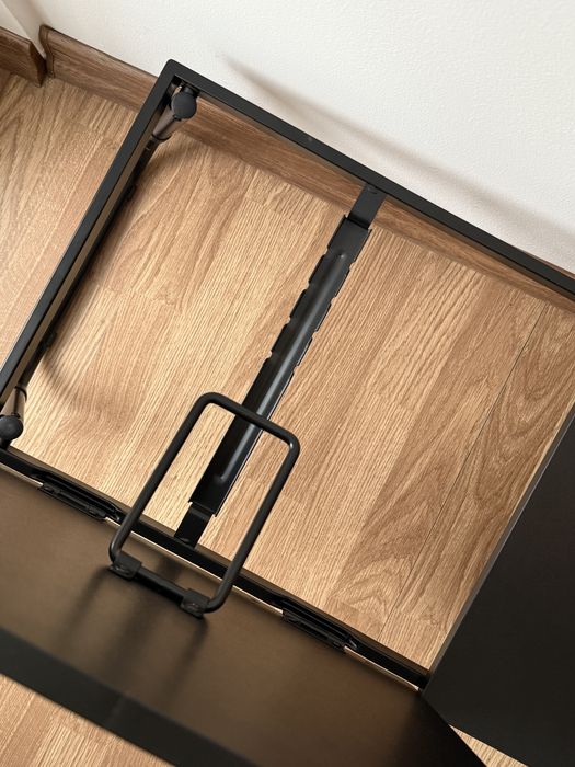 Поставка за лаптоп - черна и регулируема