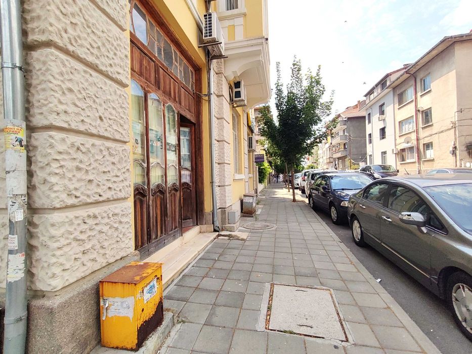 Евтин магазин на супер локация срещу стария съд във Възраждане