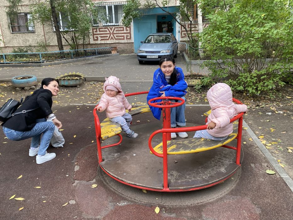 Коляска для двойни (близнецов), можно погодкам