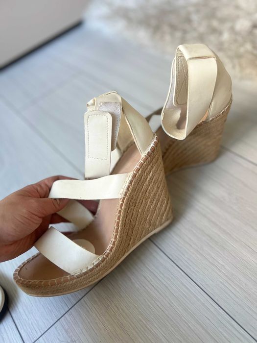 Platforme Stradivarius