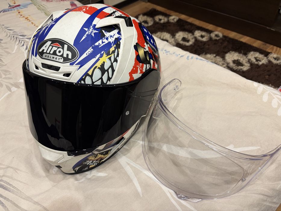 Мото екипировка - яке, дънки, каска и ръкавици