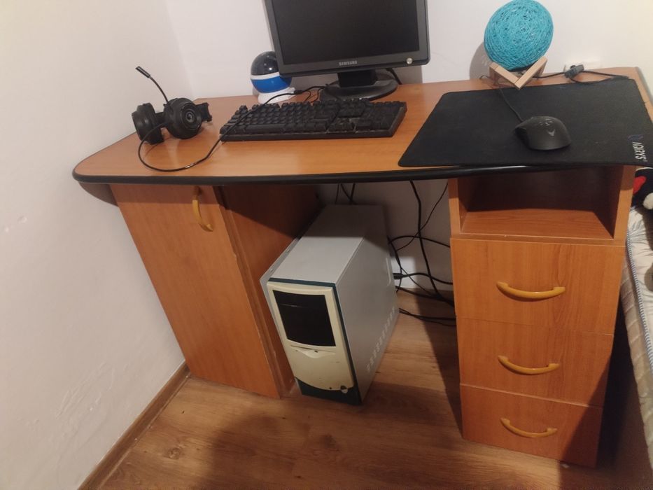 Masa birou calculator doar 100lei