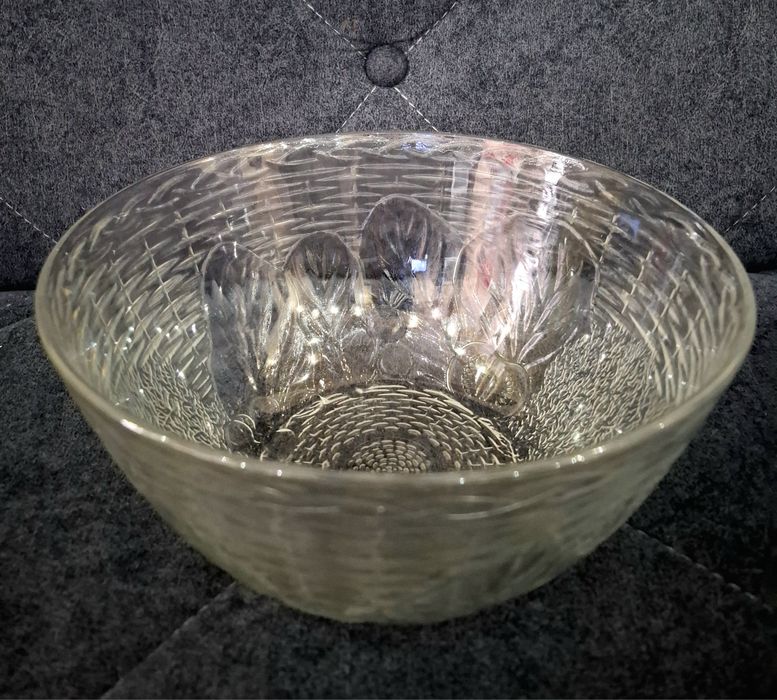 Продаётся посуда для кухни,салатница,тортница,фруктница.Всё в идиале.