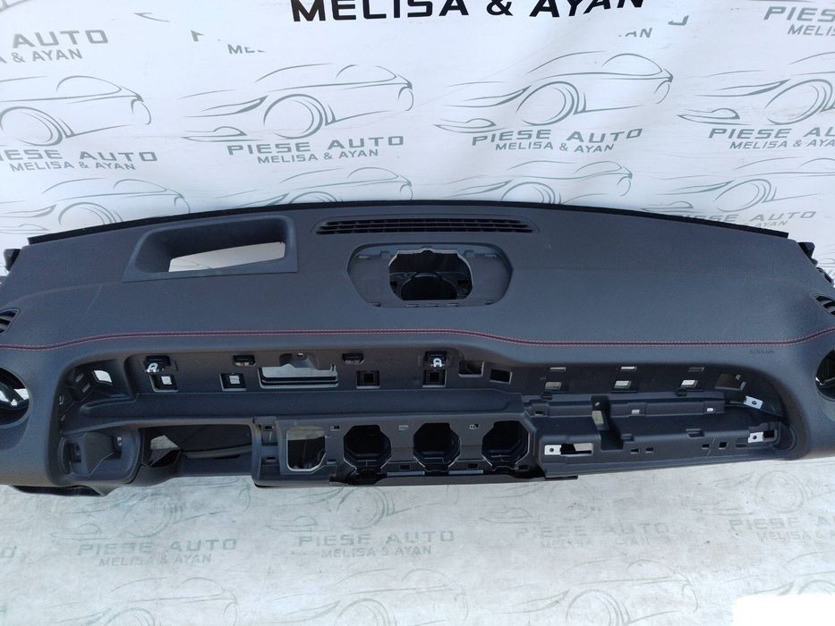 Plansa bord Mercedes GLB W247 X247 cu HUD, cusatura rosie an 2019-2020