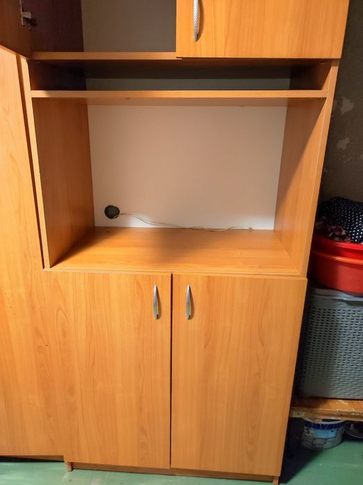 Dulap de haine cu spatiu și de tv