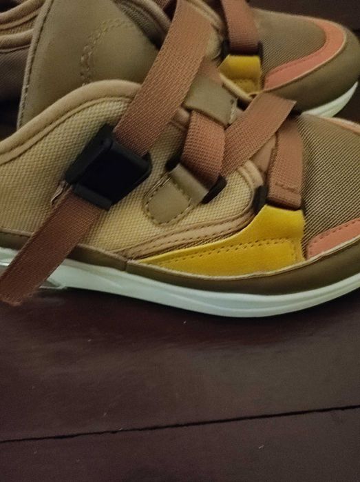 Дамски сникърси в кафяво