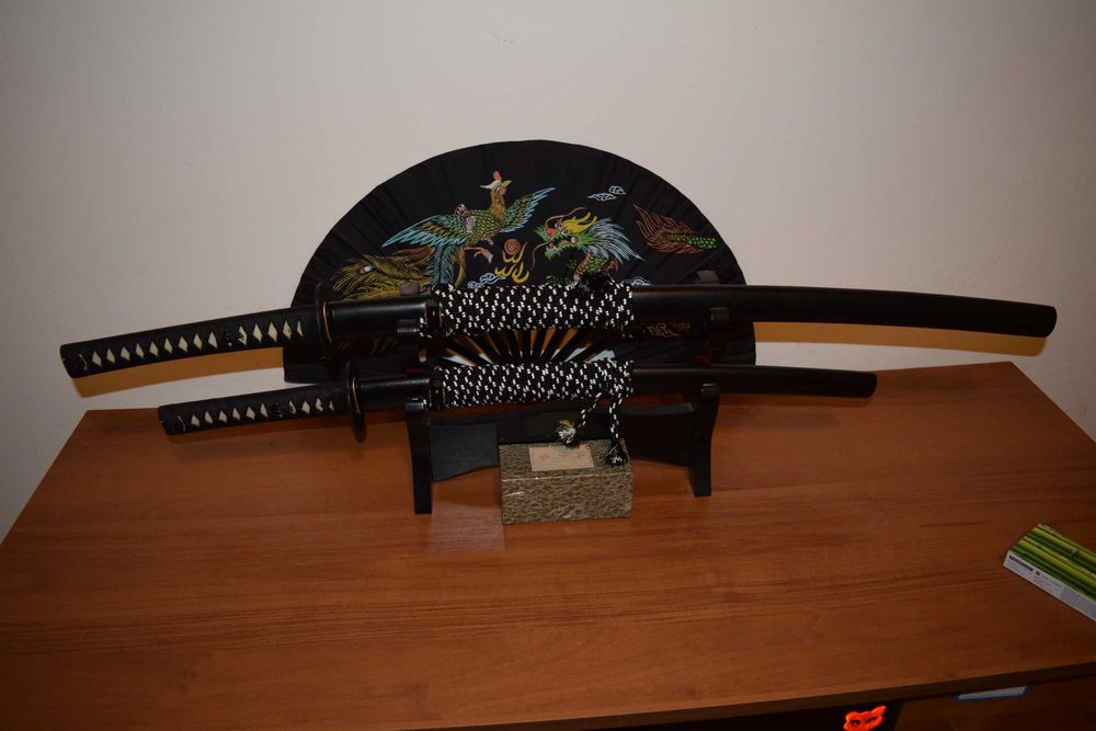 Колекция от различни катана, вакизаши и танто