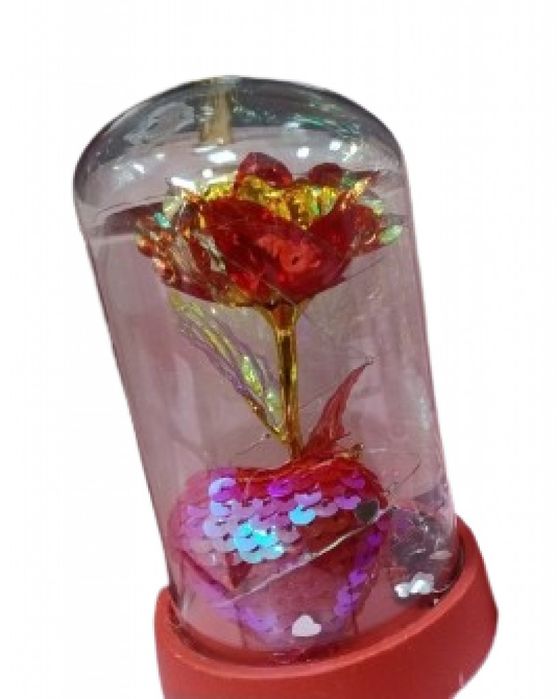Вълшебна роза под стъклен купол с пайетено сърце и LED светлини