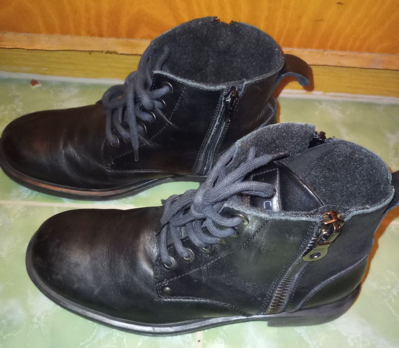 Кожени детски боти