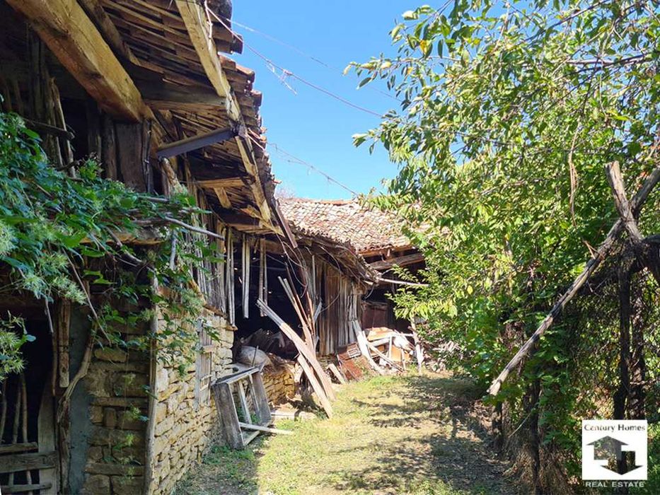 160029 Къща с допълнителни постройки и гараж в град Сухиндол