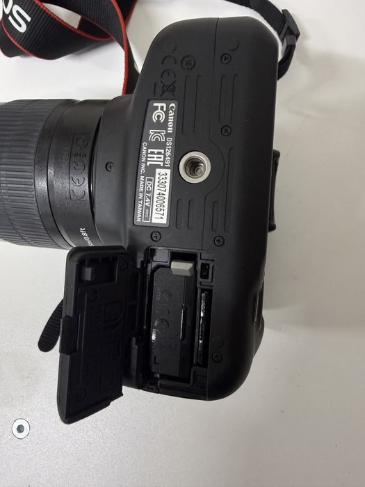 Canon EOS 1200D + obiectiv + accesorii