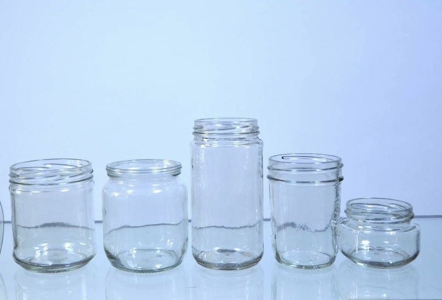 Стеклянные банки разных размеров