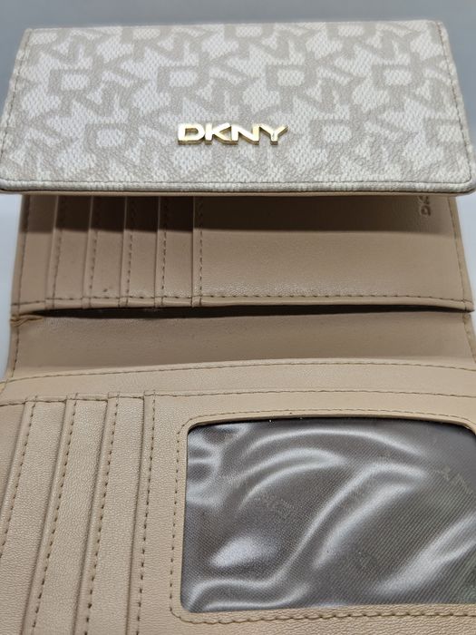 DKNY Оригинално портмоне