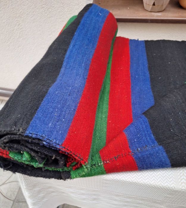 Автентичен вълнен килим