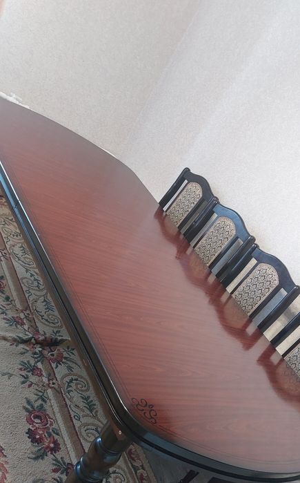 Стол со стульями