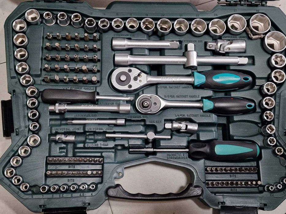 Гедоре комплект тресчотки с вложки и ключове- 215 части