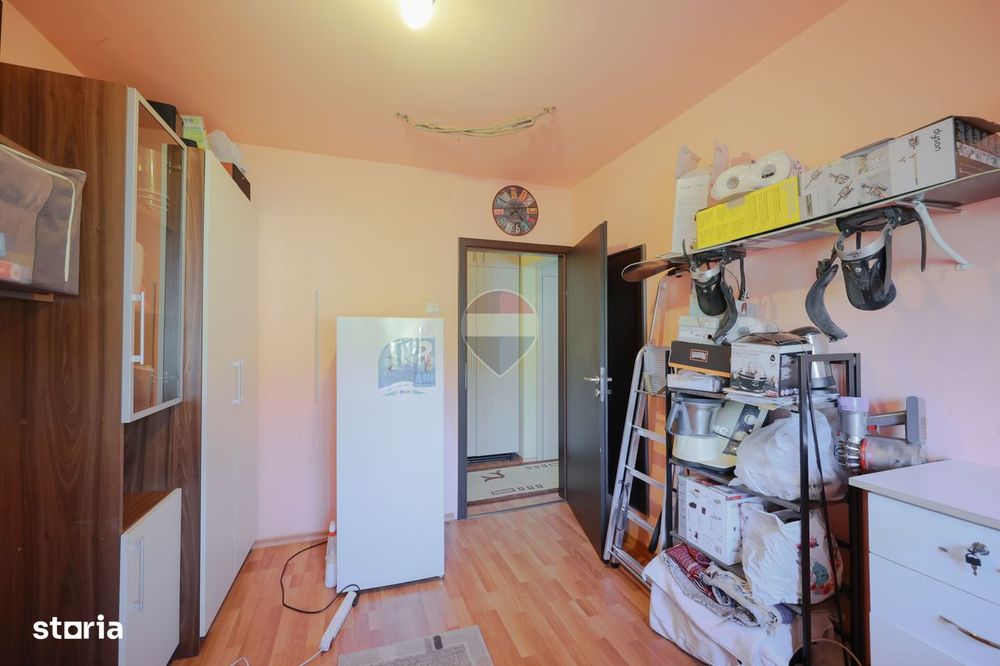 De vânzare apartament cu 3 camere , pe Strada Sovata - Oradea