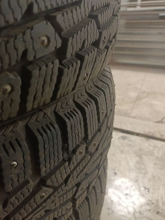 Зимние шины хорошем состоянии