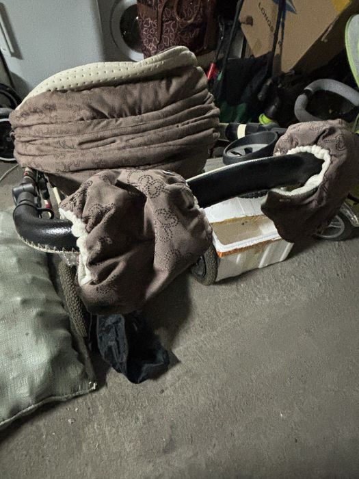 Детская коляска три в одном.