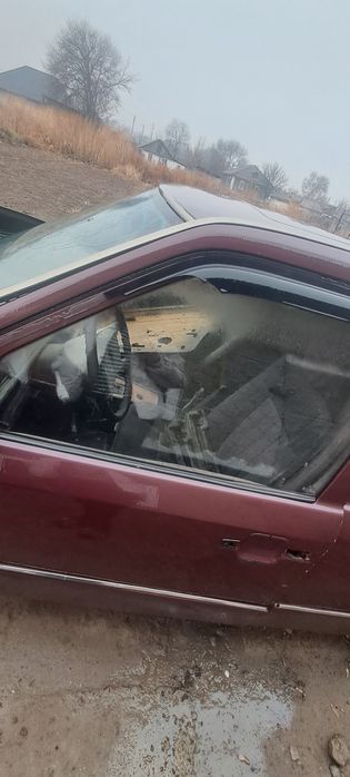 Мерседес 91 года Е 230