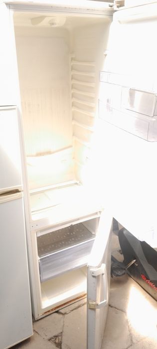 Холодильники без компрессоров, не рабочие.