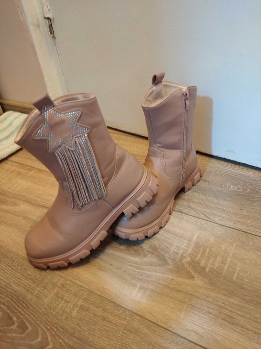 Vand cizme de iarna.